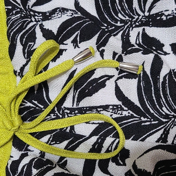 Gianni Bini Shorts With Side Pockets - Picture 4 of 5